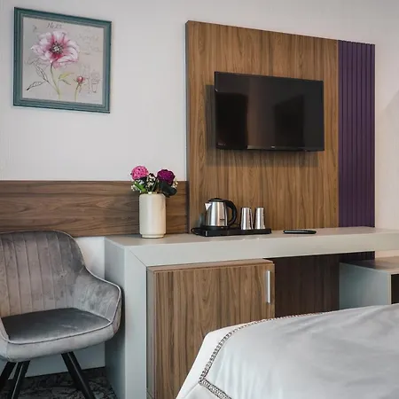 Bloom Hotel 3*